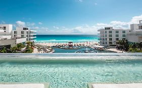Me Cancun Hotel